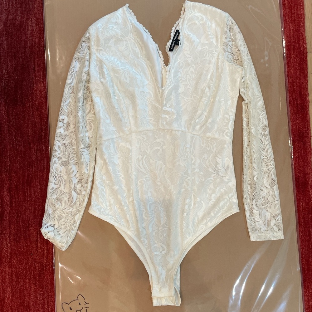 Boston Proper Cream Lace women’s Bodysuit